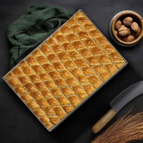 Baklava mit Walnuss Tablett (3.6 Kg)