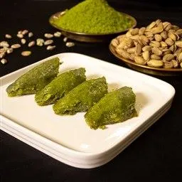 Yaprak Şöbiyet - Cumba Baklava Yaprak Şöbiyet Geleneksel tatların modern dokunuşu: Yaprak şöbiyet! Doğal malzemelerle taş fırında pişirilmiş. lezzet dolu bir deneyim. Şimdi sipariş ver!