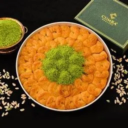 Bülbül Yuvası - Cumba Baklava Bülbül Yuvası Cumba Baklava'nın özel tarifi Bülbül Yuvası'nı keşfedin! Taş fırında doğallığını koruyan bu eşsiz lezzeti hemen deneyin.