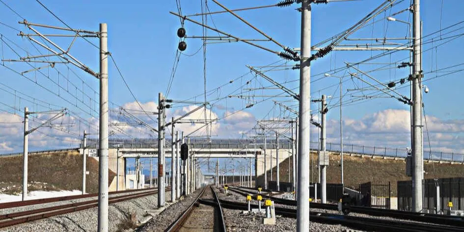 Katener Direği Nedir? Katener Direğinin Önemi ve Özellikleri