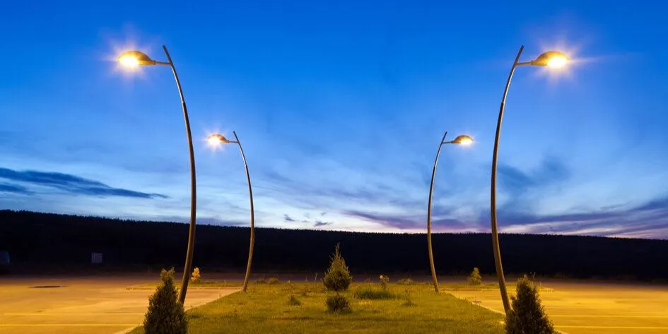 Direk Projelerinde Maliyet: Bayrak, Aydınlatma ve Kamera Direklerinin Fiyatlarını Etkileyen 7 Faktör