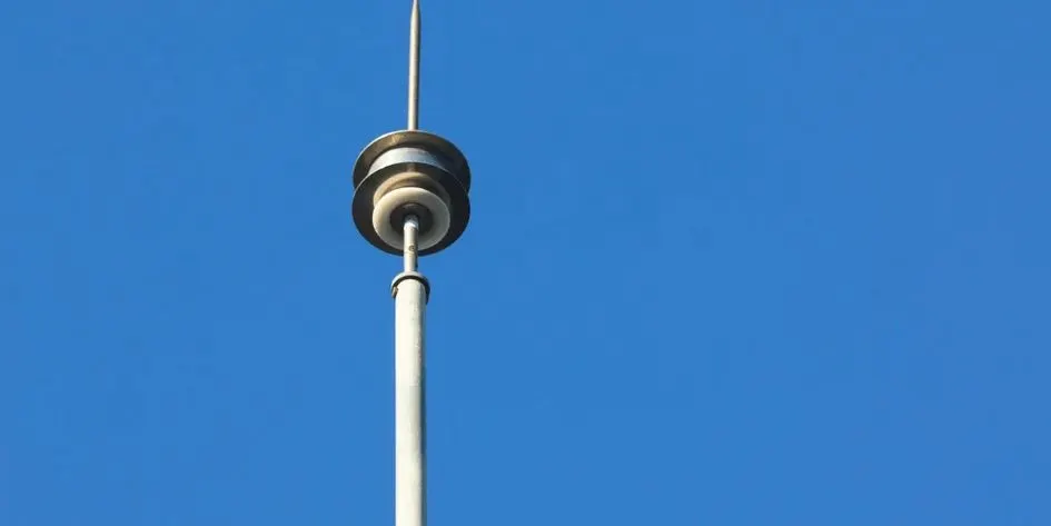 Paratoner Direği Nedir? Ne İşe Yarar? Paratoner Direklerinin Çalışma Prensibi Nedir?