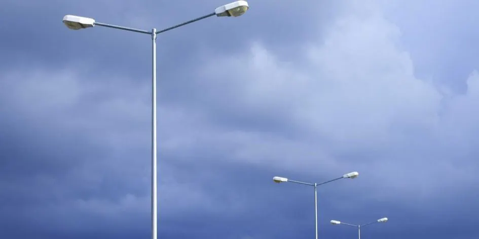 Sanayi Tesisleri İçin Aydınlatma Direği Seçim Kılavuzu