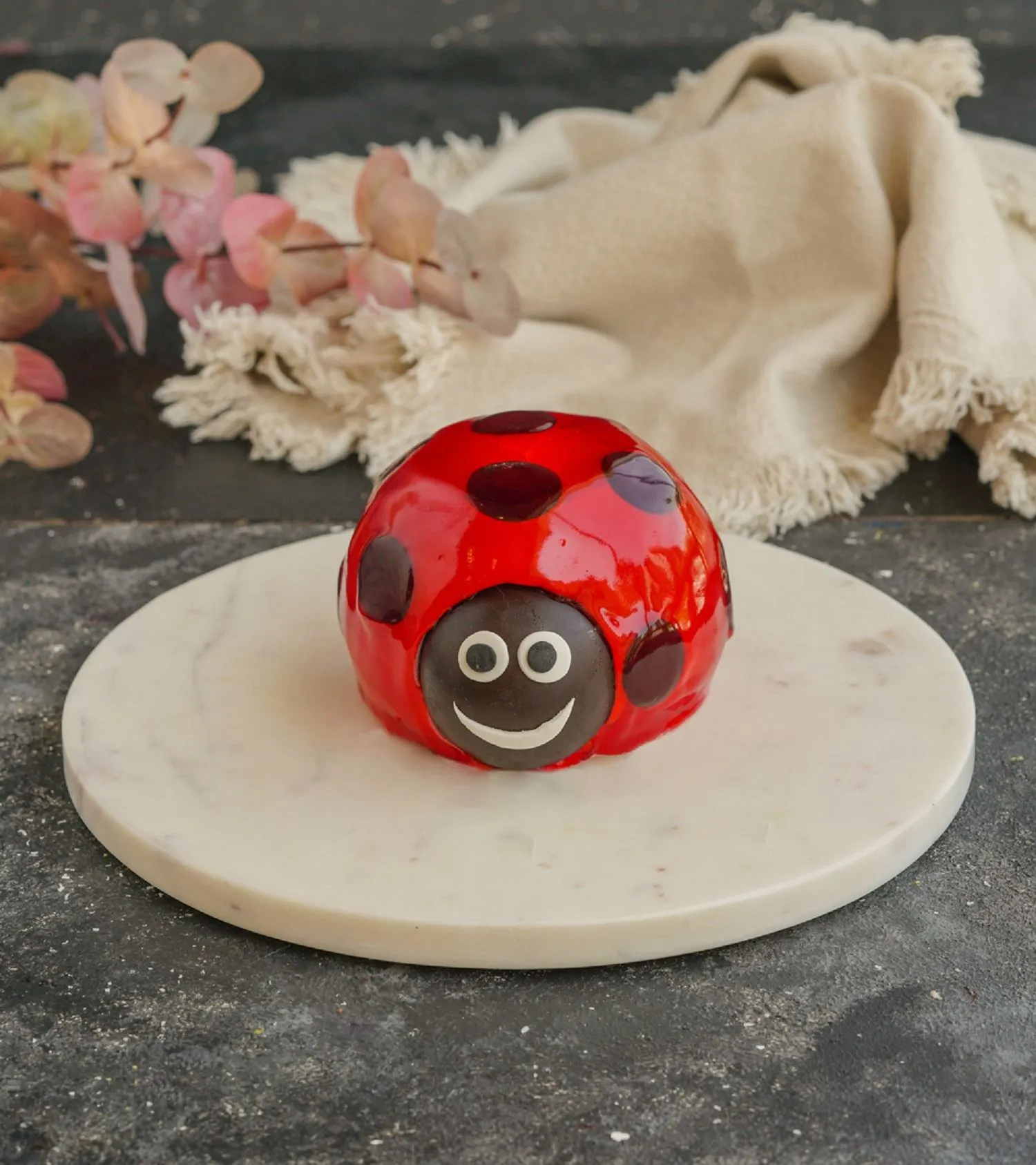 YAŞ PASTA PORSİYON FİGÜRLÜ UĞUR BÖCEKLİ