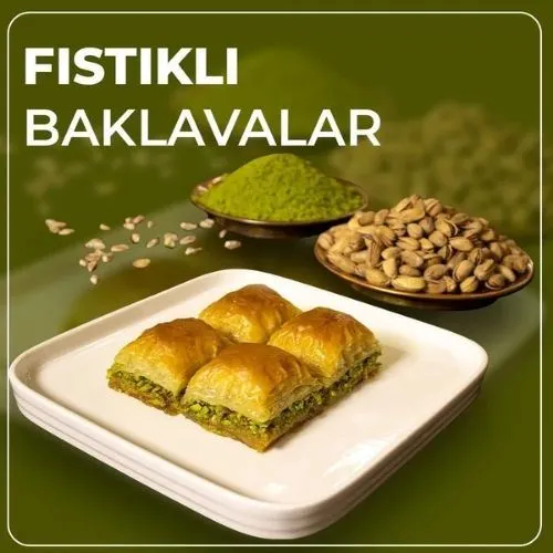 Fıstıklı Baklavalar: Cumba Baklava’nın Geleneksel Lezzeti  Cumba Baklava’nın Antep fıstığıyla hazırladığı taptaze fıstıklı baklava çeşitleri