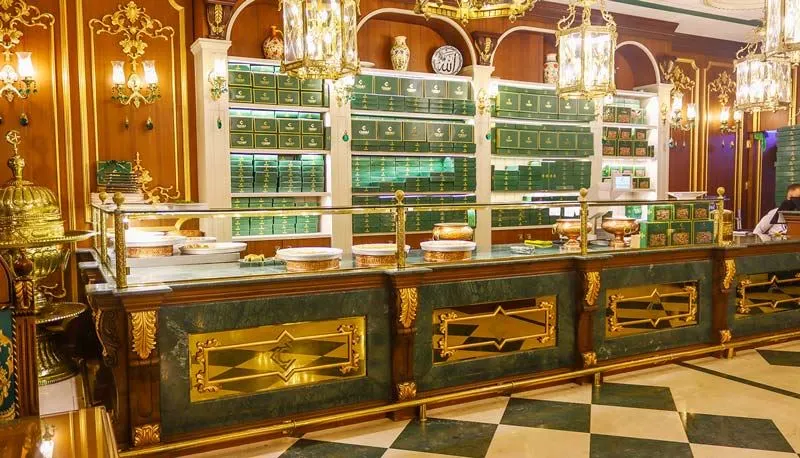 Gaziantep Baklava Çeşitleri: Cumba Baklava'nın Eşsiz Lezzetleri Gaziantep baklava çeşitleri ve Cumba Baklava'nın eşsiz lezzetlerini gösteren görsel