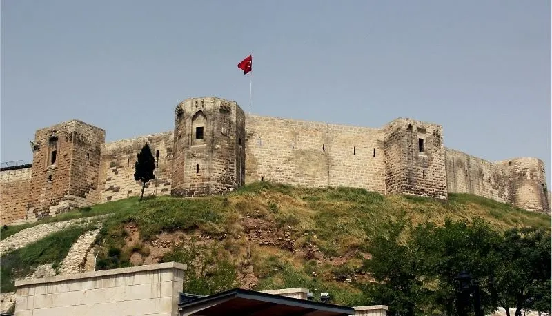 Gaziantep’te Gezilecek Yerler Gaziantep’te gezilecek tarihi ve kültürel yerleri gösteren görsel