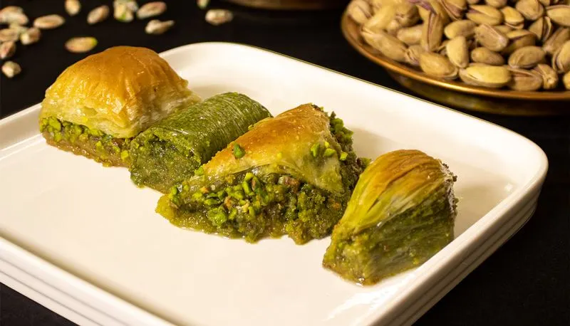 Gaziantep’te En İyi Baklava Nerede Yenir? Gaziantep’te en iyi baklava nerede yenir sorusuna yanıt veren geleneksel tatlı görseli