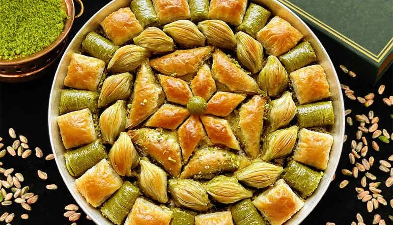 Baklava Çeşitlerinin Hikayesi: Midye Baklava, Şöbiyet, Dolama ve Havuç Dilimi Baklava Baklava Çeşitlerinin Hikayesi: Midye Baklava, Şöbiyet, Dolama ve Havuç Dilimi Baklava